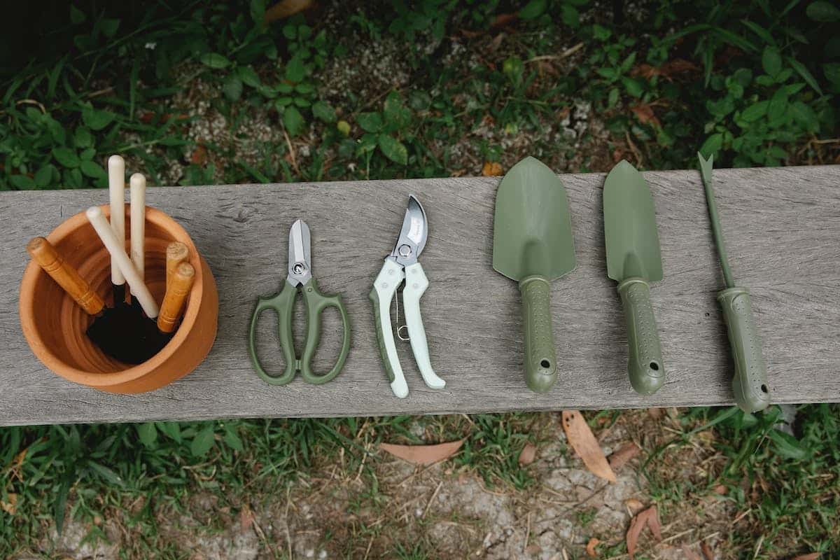Les astuces de rangement pour votre matériel de jardinage : optimisez votre espace !