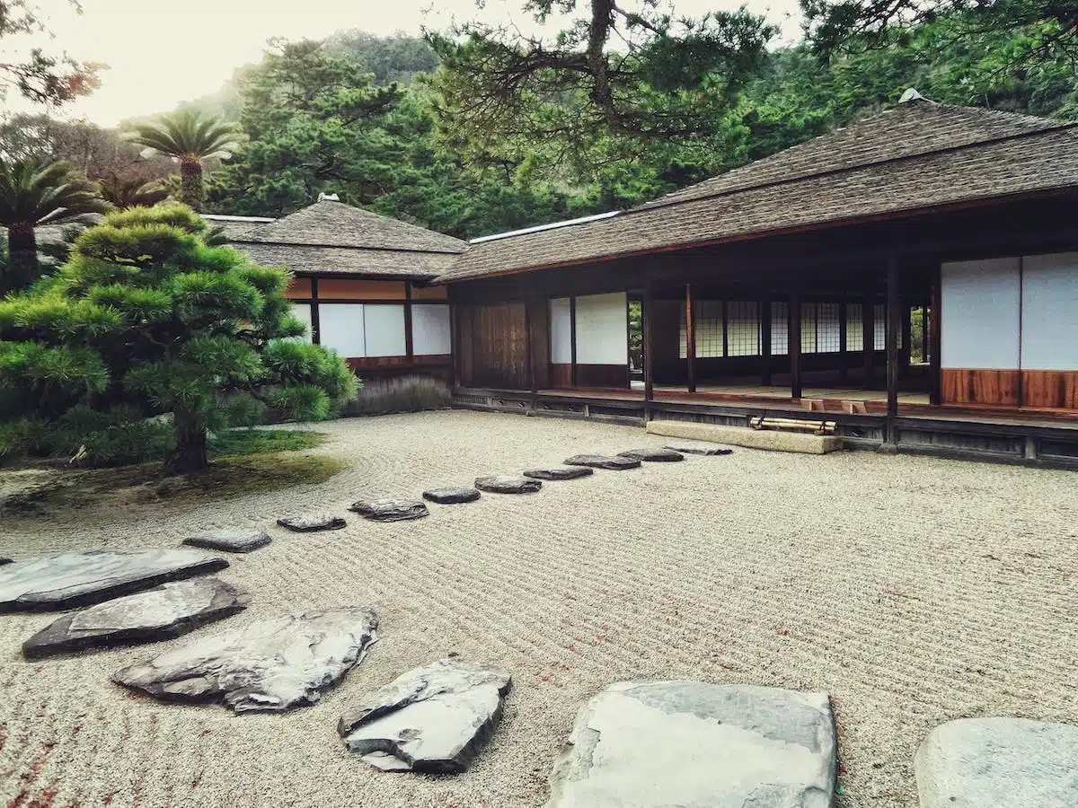Création d’un espace zen dans votre jardin : Guide pratique pour une oasis de tranquillité