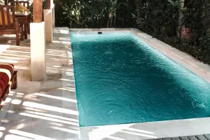 Choisir le travertin pour aménager la terrasse de votre piscine ?